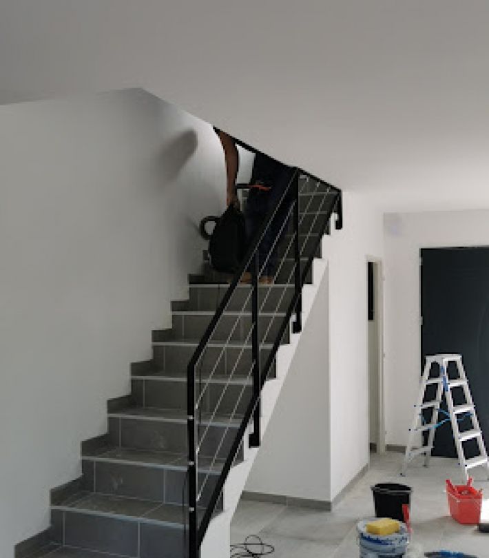 Rénovation de peinture intérieure sur un escalier et garde-corps à Blagnac