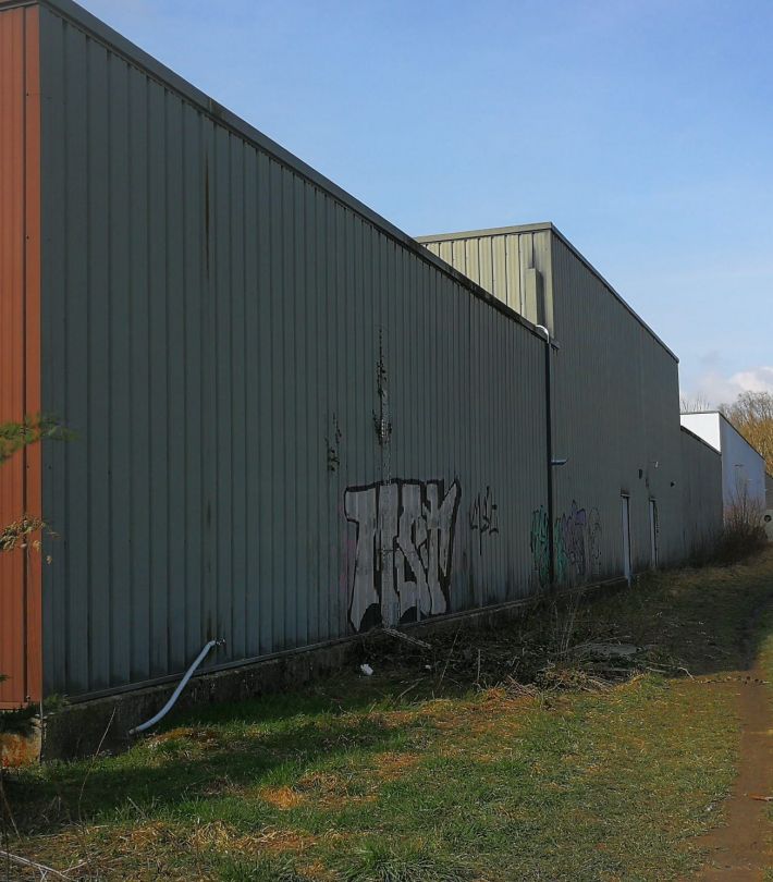 Peinture des volets en bois en bleu mat à Mondonville