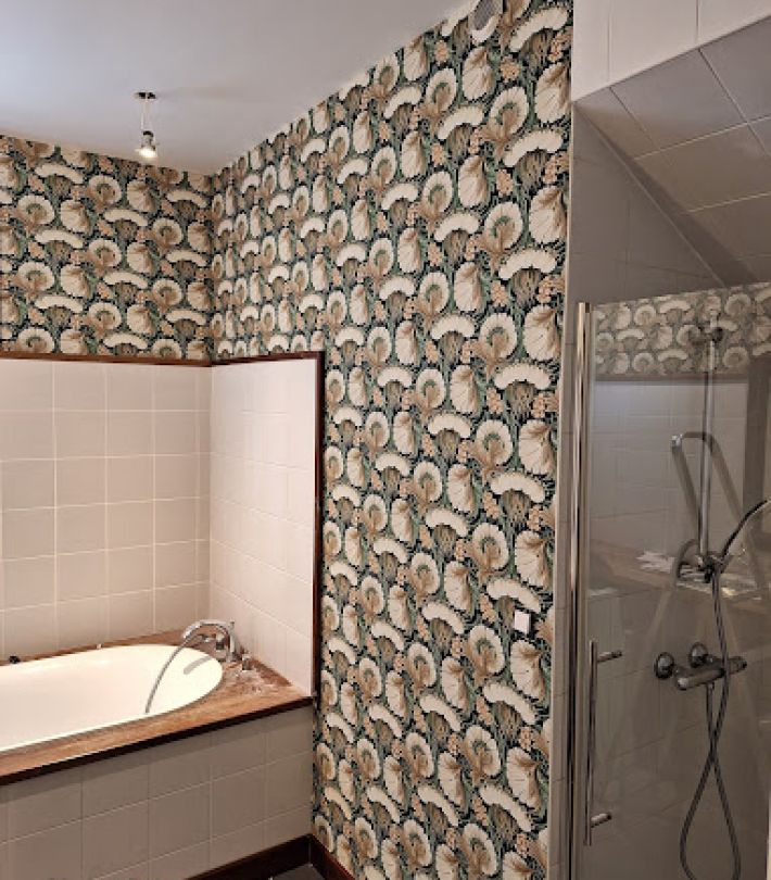 Application de peinture anti-condensation dans une salle de bain à Blagnac