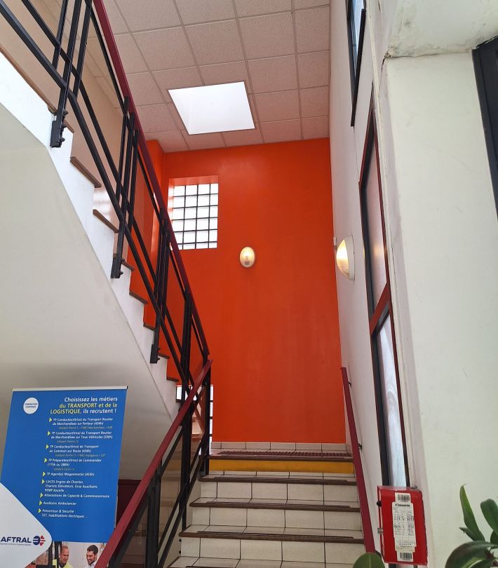Peinture intérieure écologique Maestria appliquée dans un local professionnel à Colomiers